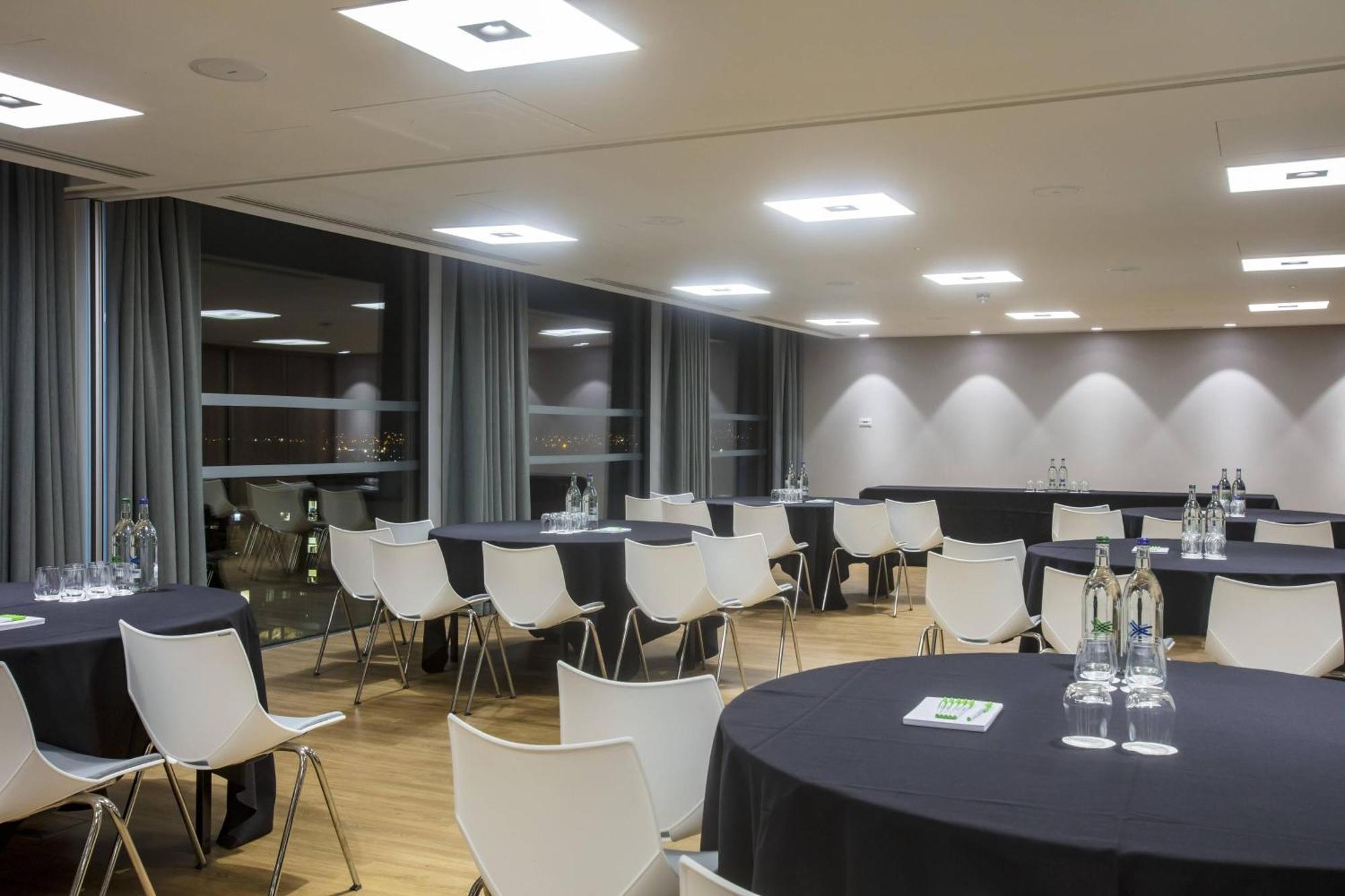 Courtyard By Marriott Edinburgh West Hotel Bagian luar foto