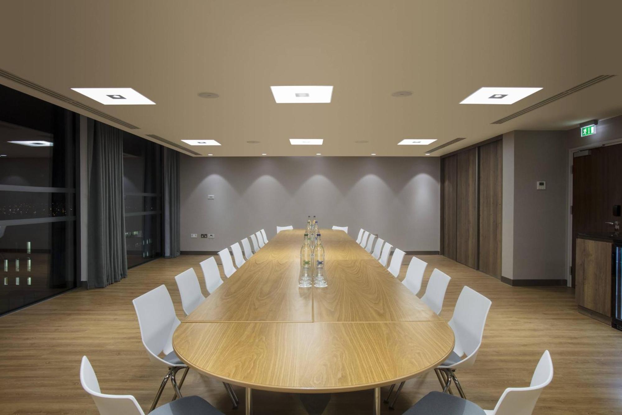 Courtyard By Marriott Edinburgh West Hotel Bagian luar foto