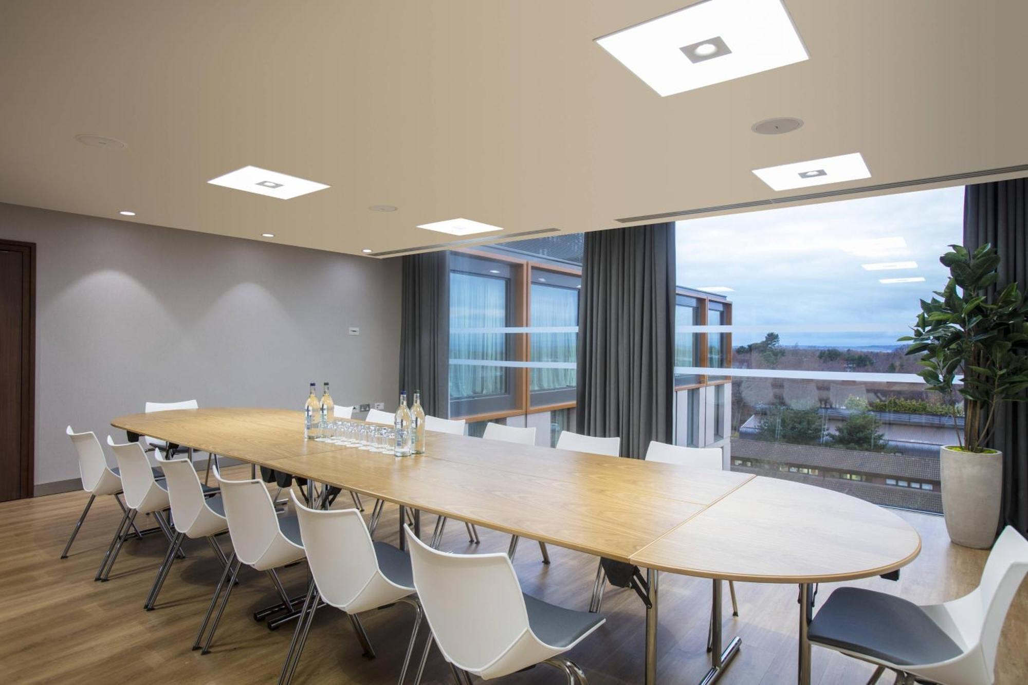 Courtyard By Marriott Edinburgh West Hotel Bagian luar foto