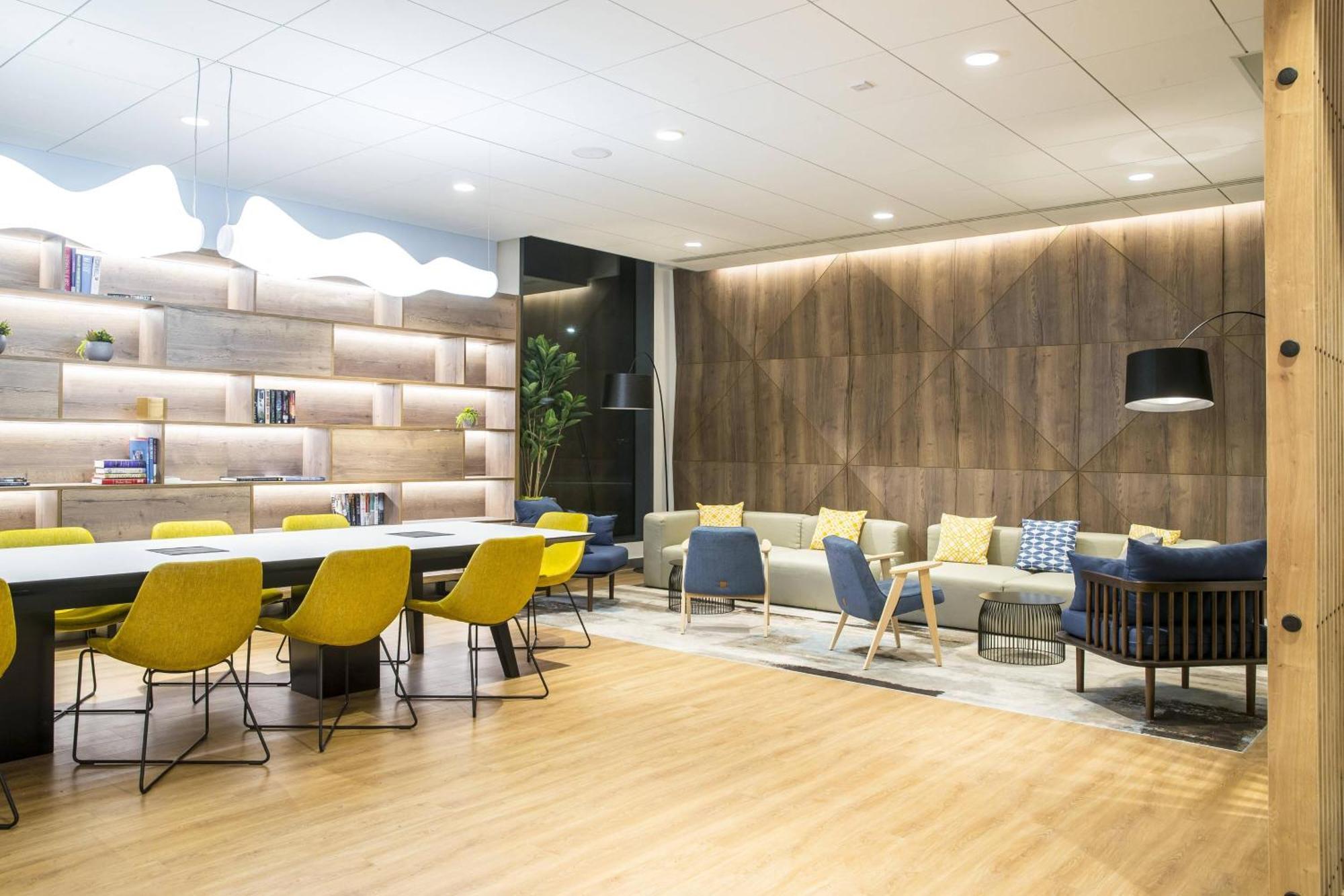 Courtyard By Marriott Edinburgh West Hotel Bagian luar foto