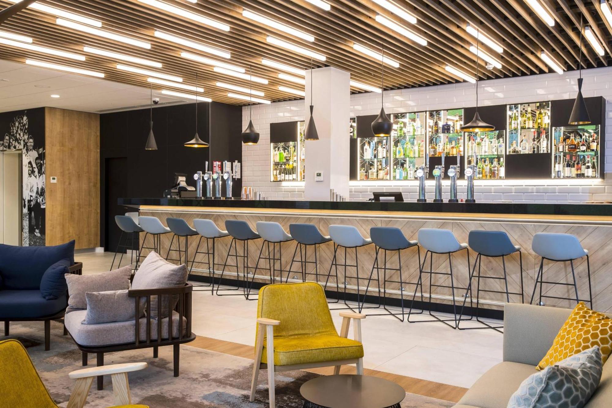 Courtyard By Marriott Edinburgh West Hotel Bagian luar foto