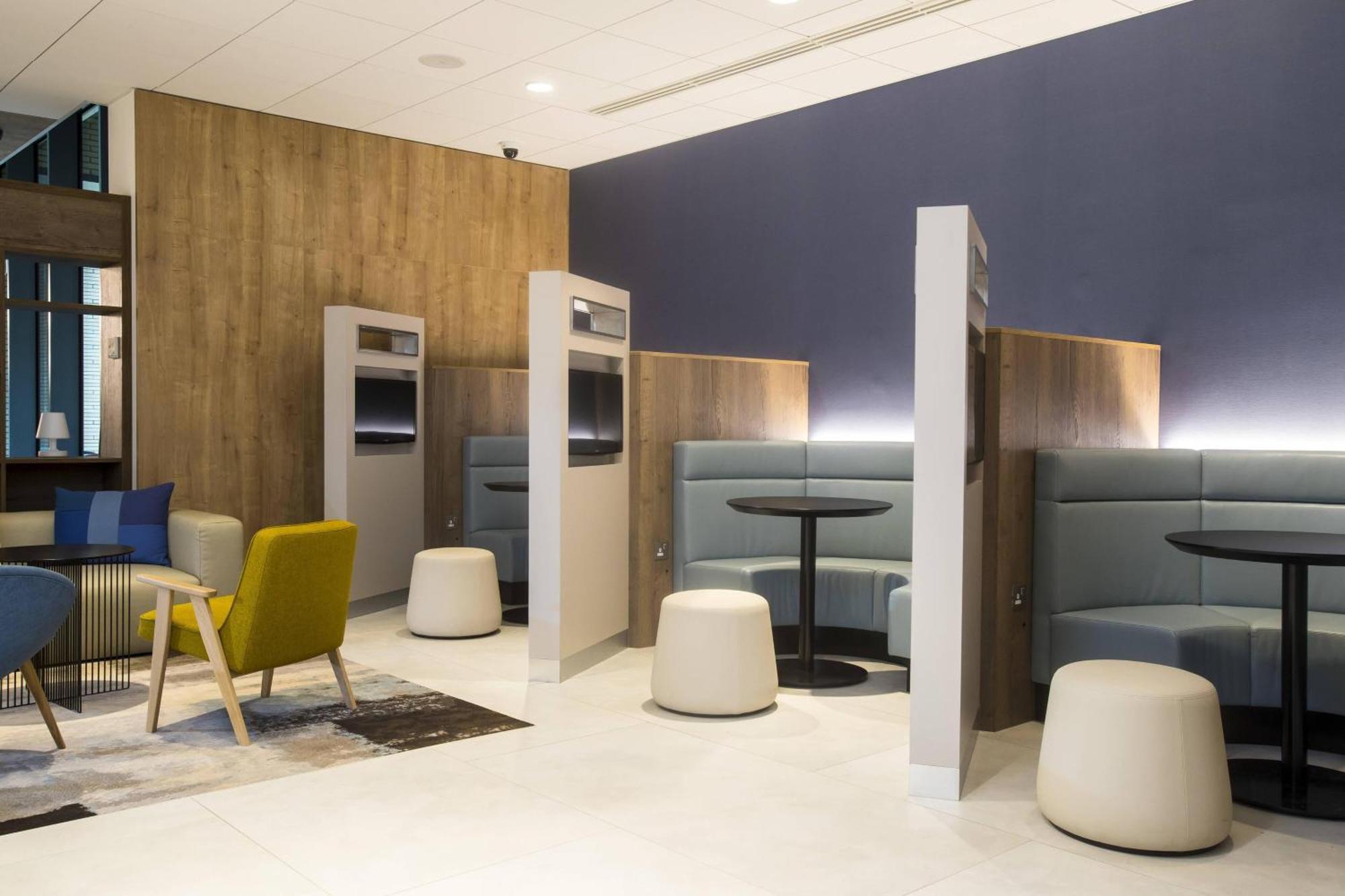 Courtyard By Marriott Edinburgh West Hotel Bagian luar foto