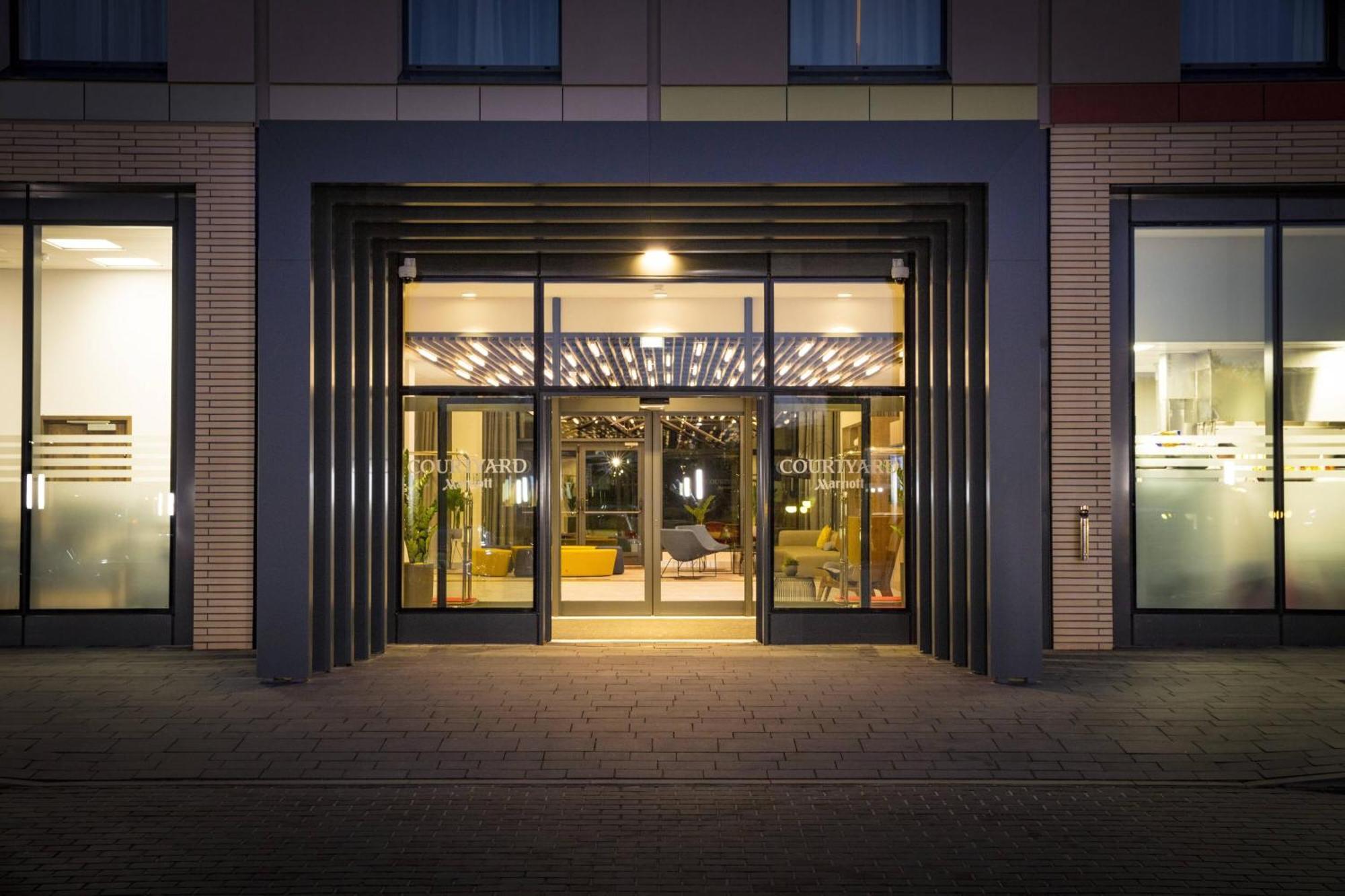 Courtyard By Marriott Edinburgh West Hotel Bagian luar foto
